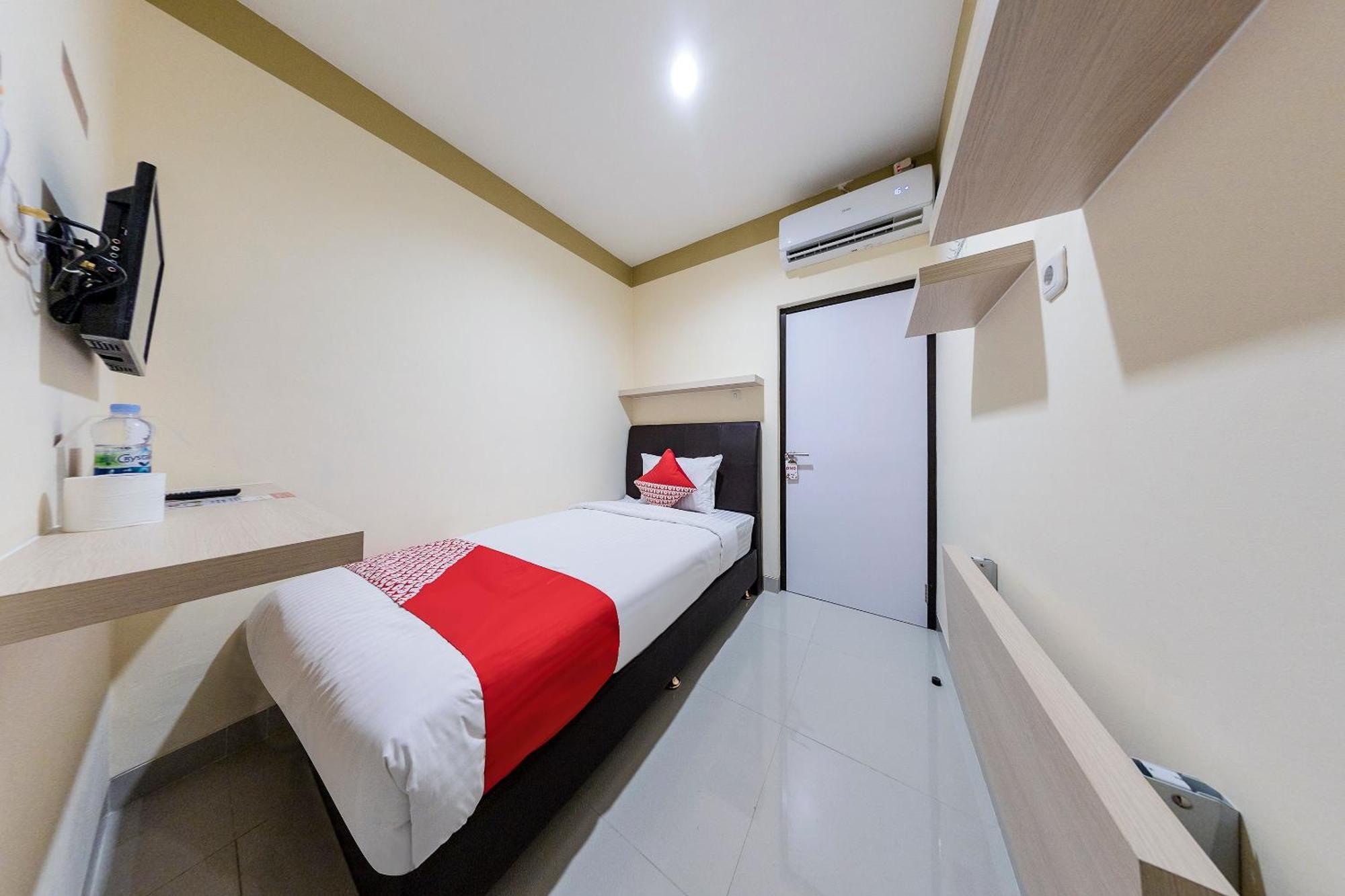 Oyo 478 Balcon Biru Hotel Jakarta Luaran gambar